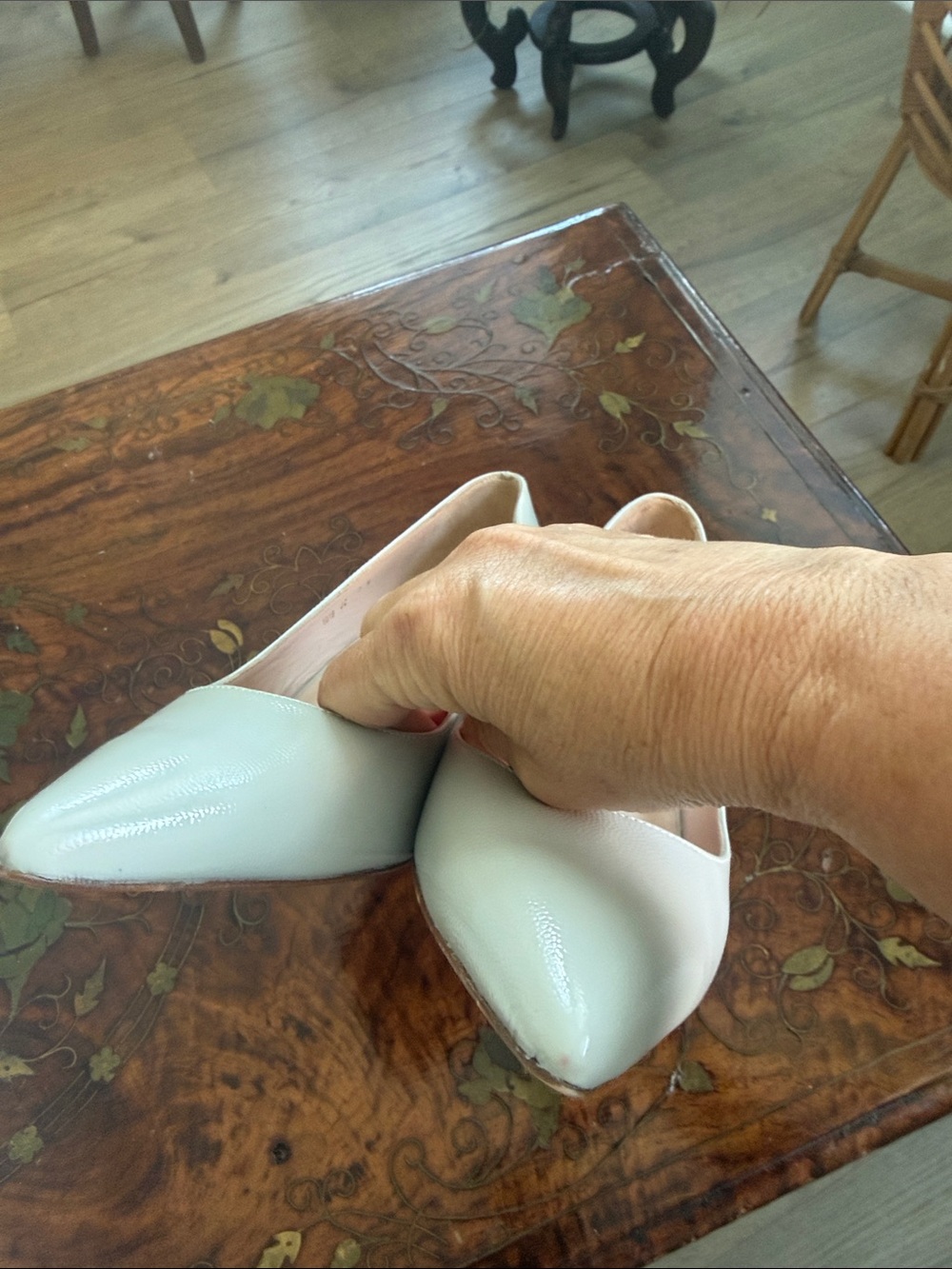 Stuart Weitzman Pointed Toe Pumps in Off-White/Cream - Picture 3 of 5